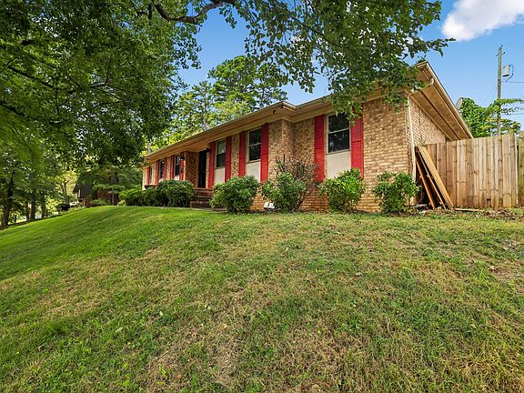 3rd image of 913 Belvoir Hills Cir