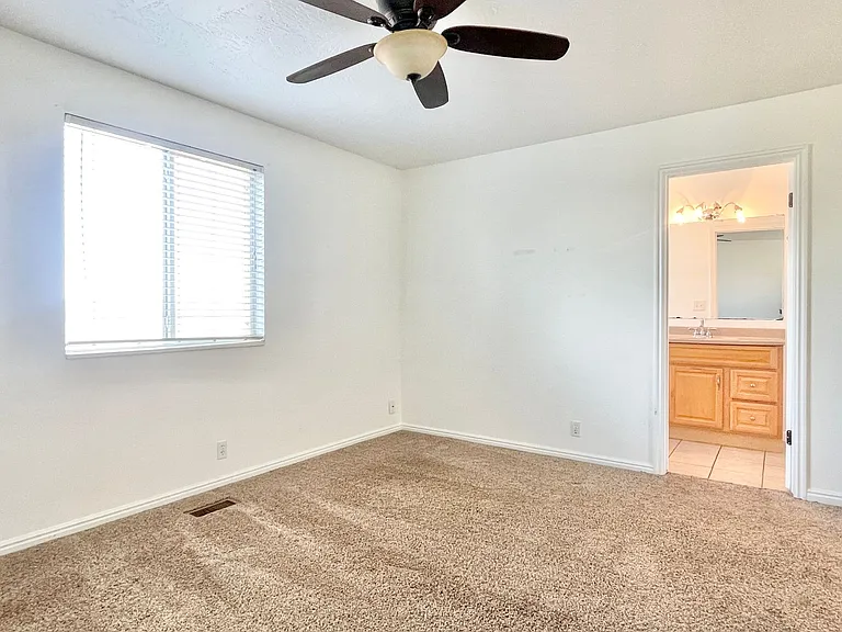 617 E Orangewood Ln — Photo 22