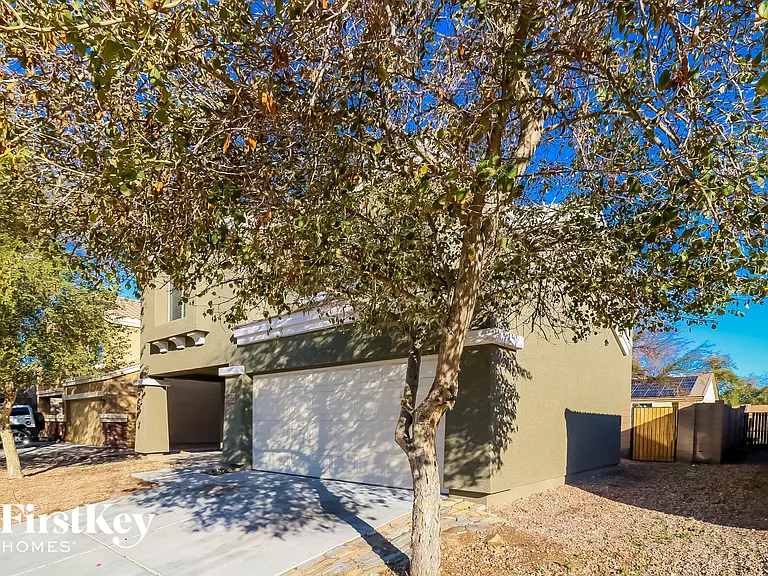 23704 W Huntington Dr — Photo 2