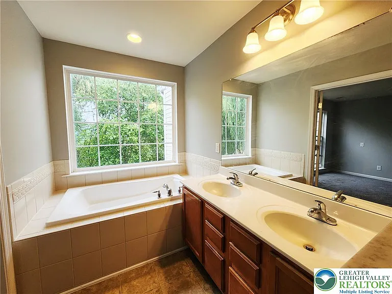 8513 Gateway Rd — Photo 33