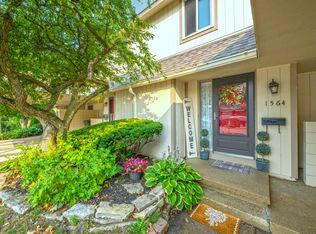 1564 Charter Oak Dr, Rochester, MI 48309