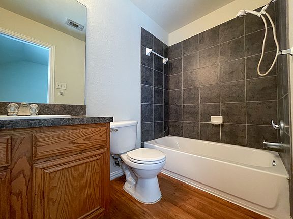 3rd image of 1824 Bagby Ave #B