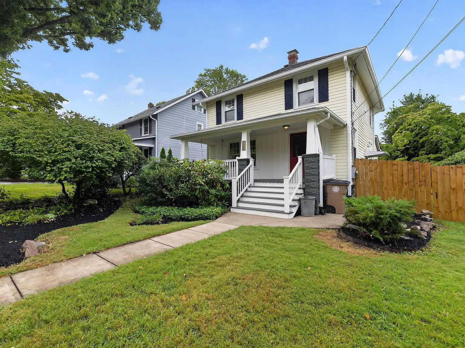 907 Grandin Avenue - 1 — Photo 2