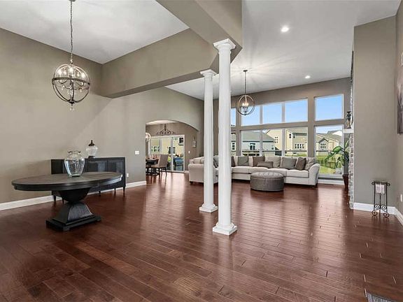 3rd image of 2341 De La Croix Ave