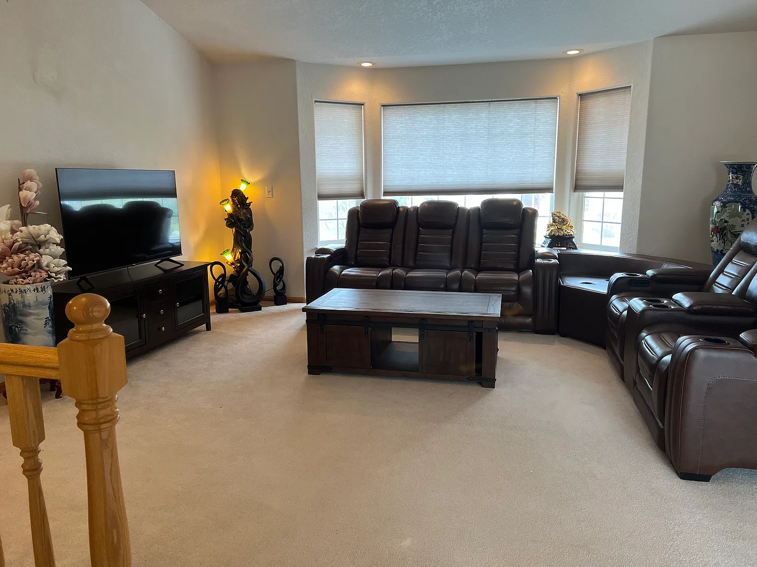 3 bed, 2.5 bath, 2800 sqft, $3,500 — Photo 4