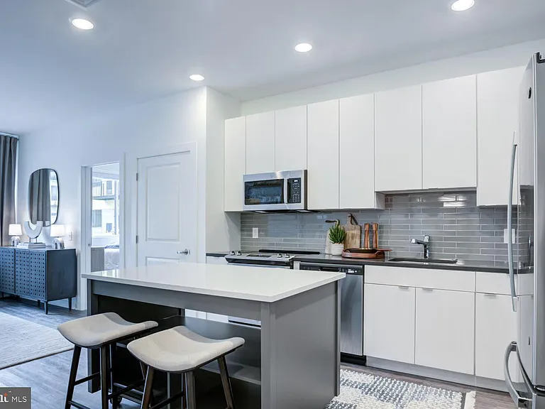 503-29 N Columbus Blvd #1237 — Photo 3