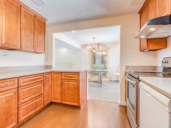 5th image of 3074 Cross Country Dr