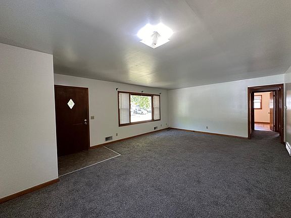 2nd image of 3208 E Ave