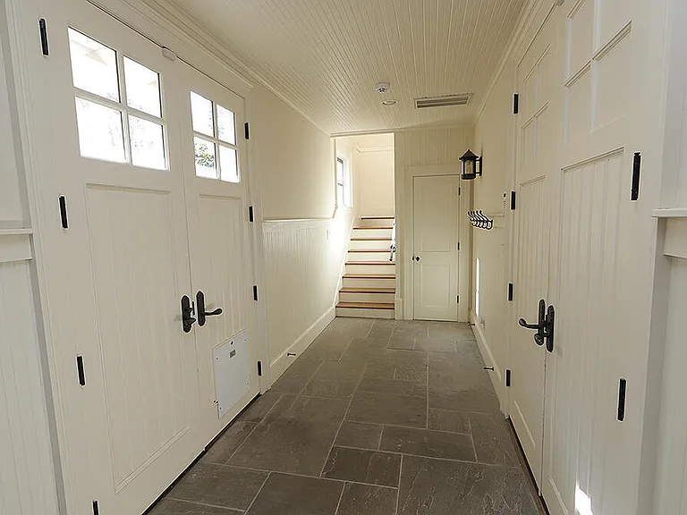 1027 Vance St — Photo 3