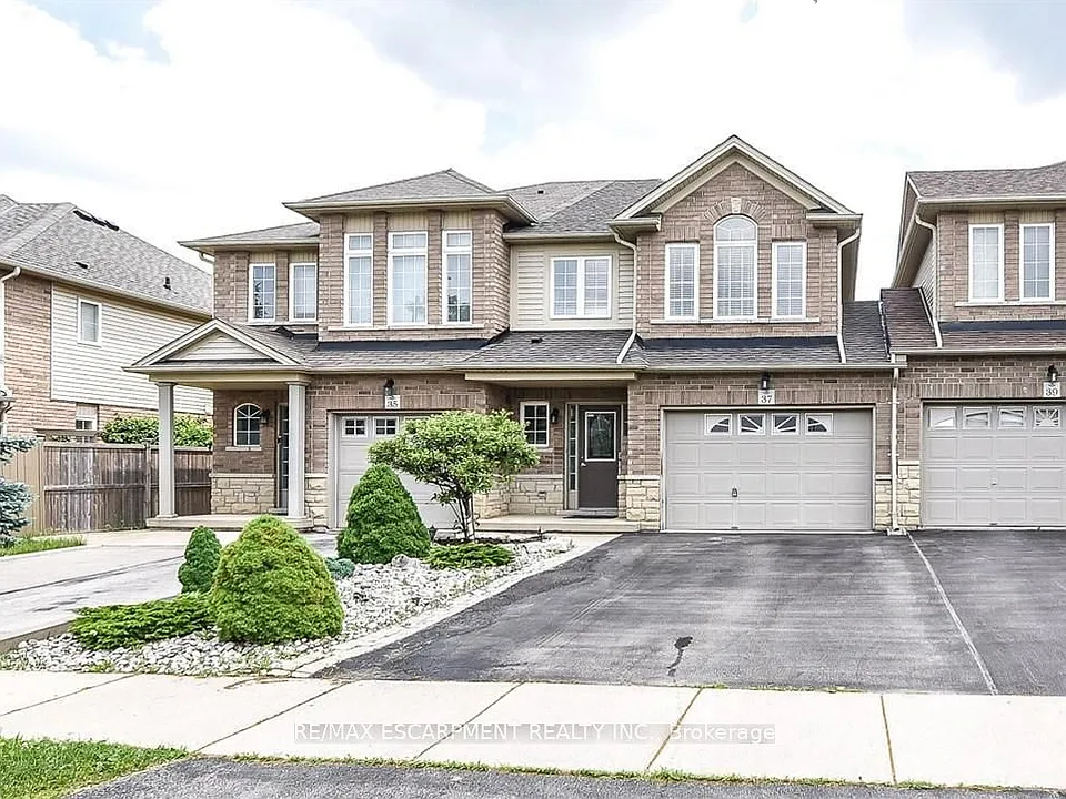 37 Cornerstone Dr
