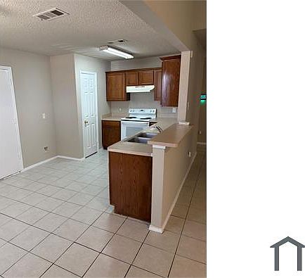 5th image of 216 Woodhill St