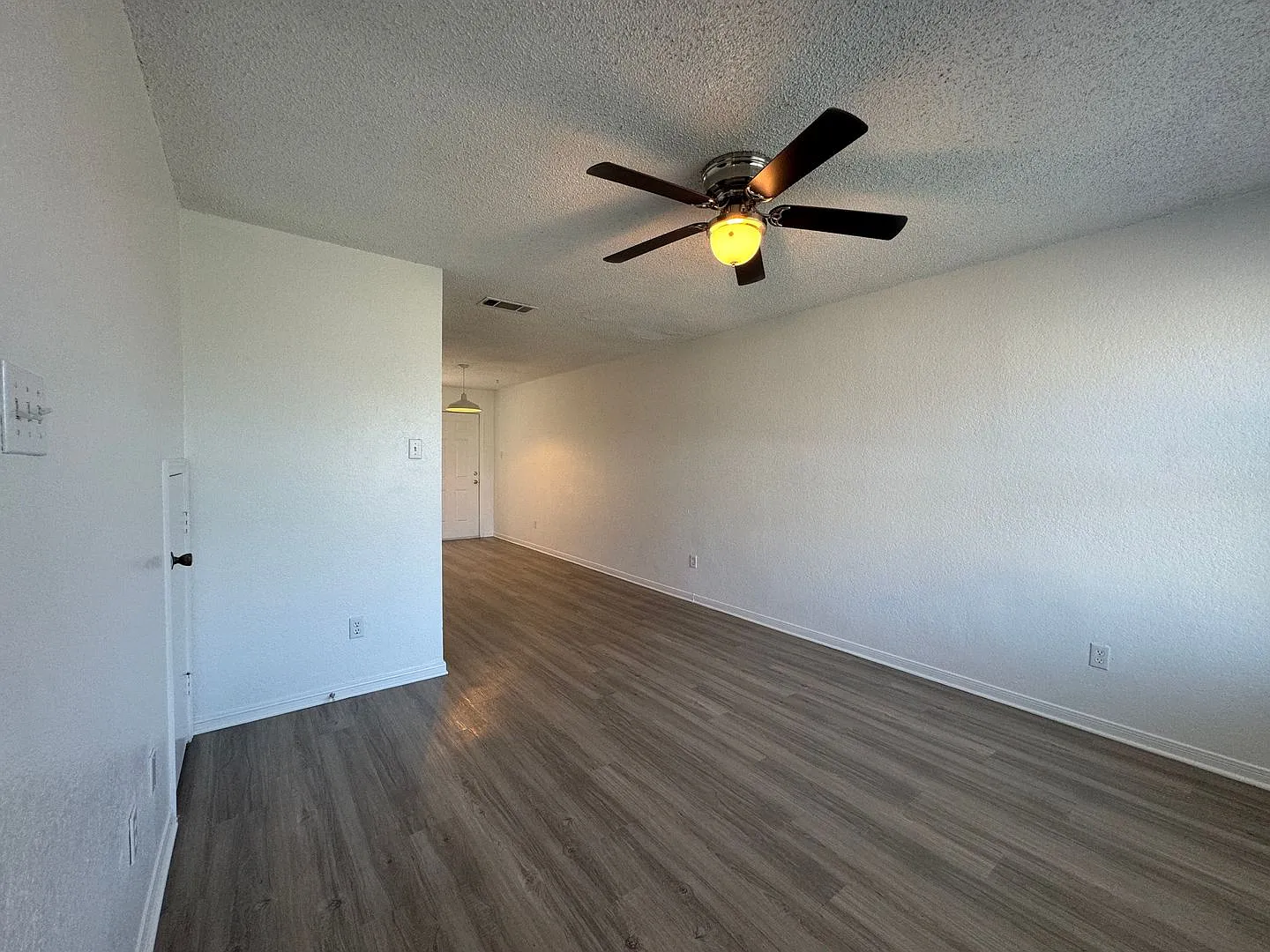 1306 Monroe Lp — Photo 3