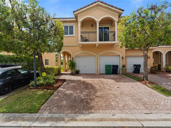 16570 SW 70th St, Miami, FL 33193
