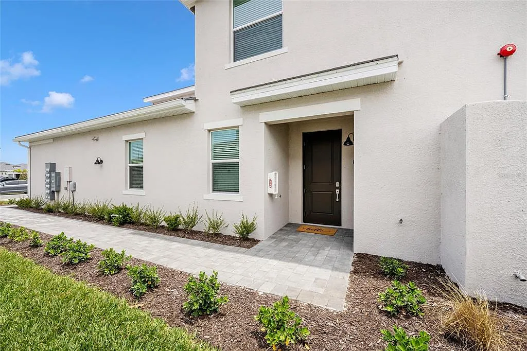 3 bed, 2.0 bath, 1741 sqft, $3,000 — Photo 2