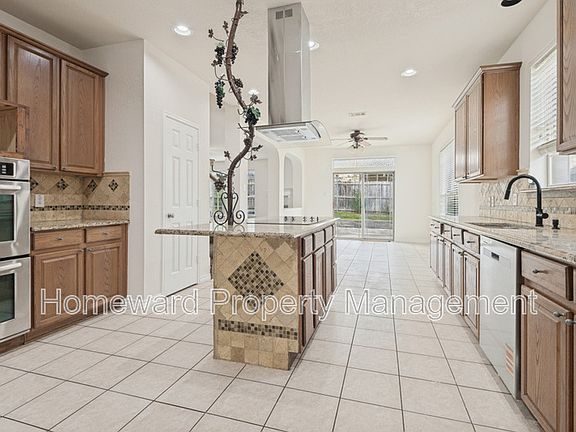 5th image of 307 Moonlight Dr