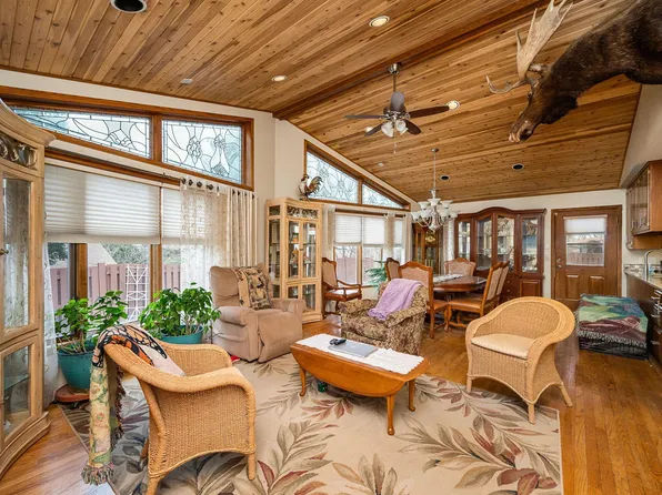 5502 Regis Trl NE, Fridley, MN 55432