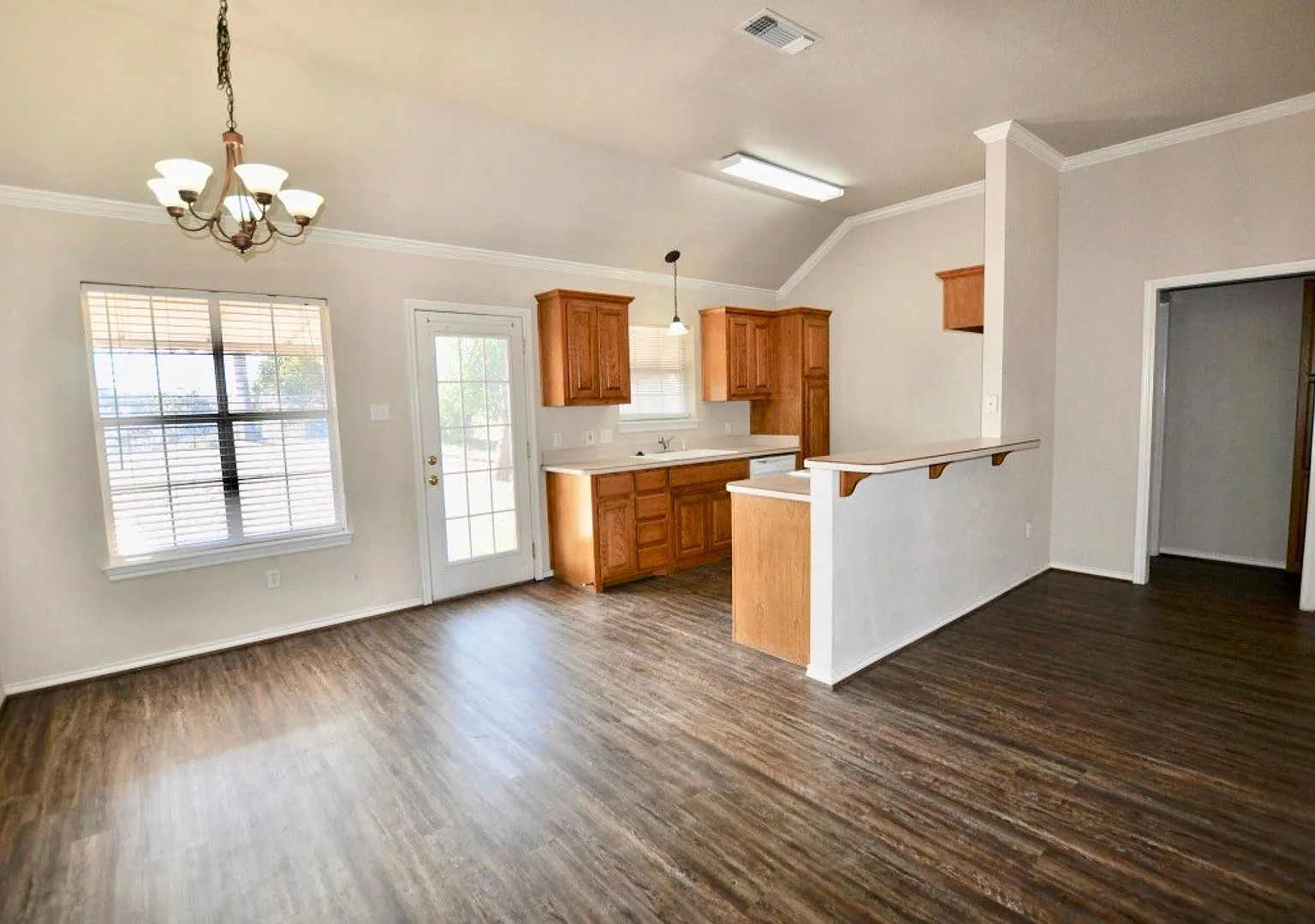 For Lease! Nice 3 Br 2 Ba 2 Car Garage Brick Home In Chimney Rock Estates - Great Location! Quiet... — Photo 4