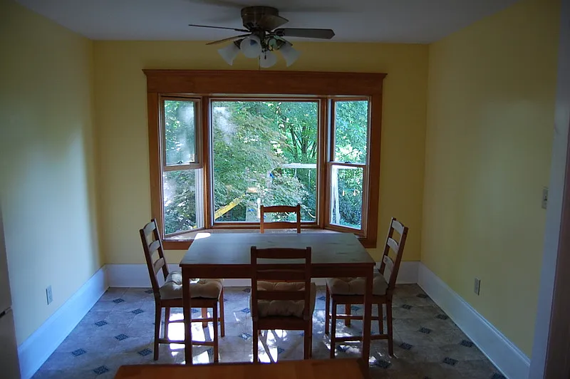 5 bed, 1.0 bath, 2500 sqft, $2,495 — Photo 4