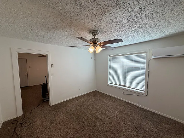 702 W Kansas Ave — Photo 9