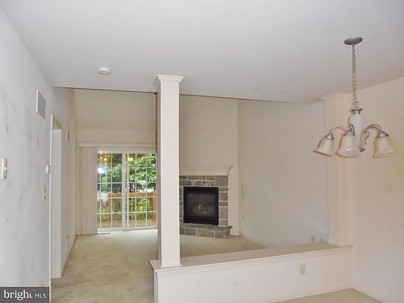 4th image of 202 S Brookefield Ln