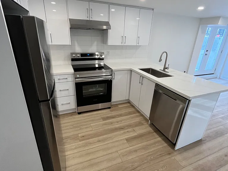 54 Riverdale Dr #LOWER — Photo 4