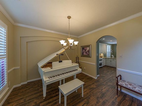 5th image of 117 Ravenknoll Ct