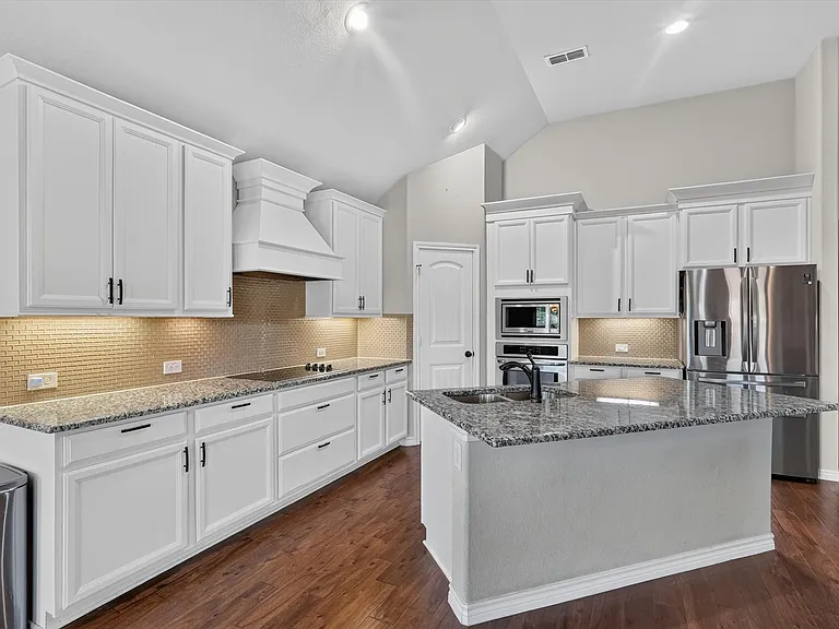 305 Acadia Ln — Photo 11