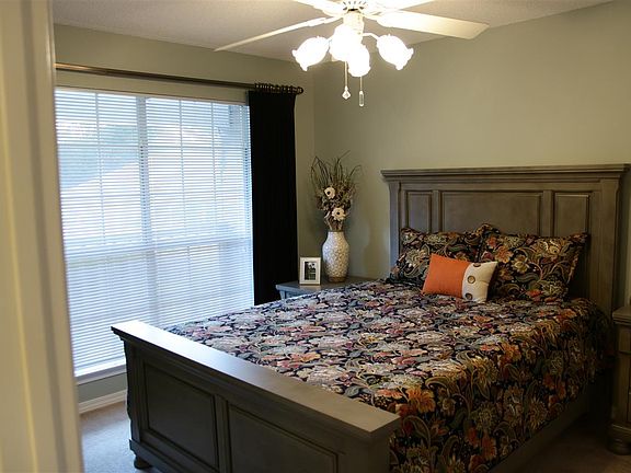 3rd image of 2318 Shoal Creek Dr