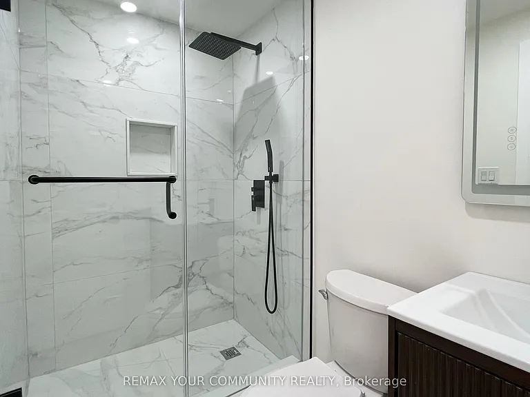 24 Foxhill Dr #LOWER — Photo 8