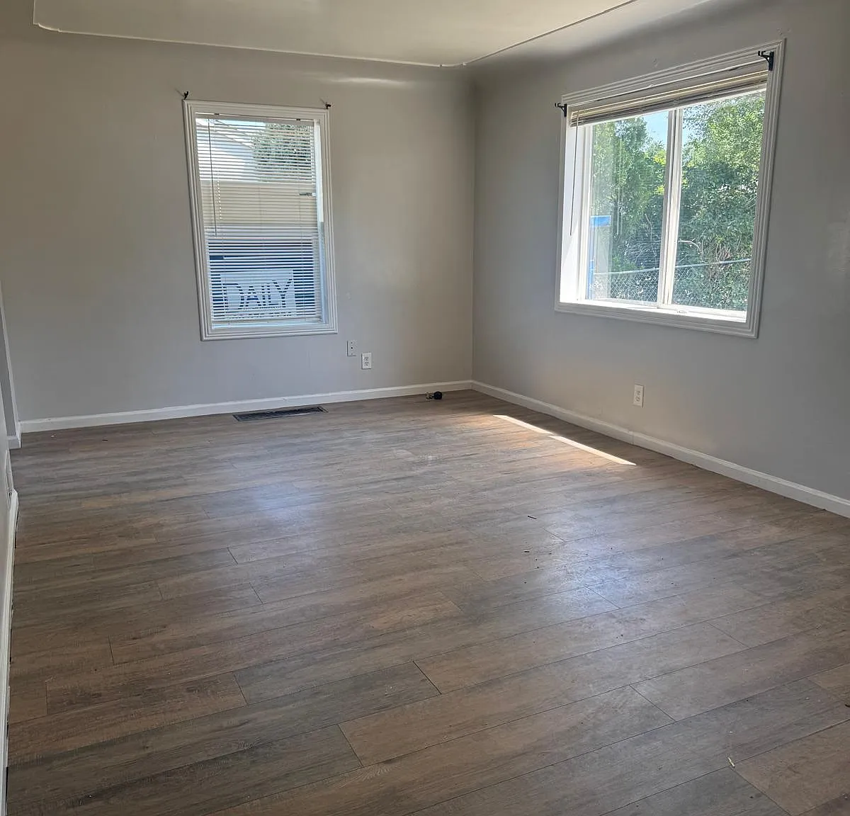 909 Meade St — Photo 3
