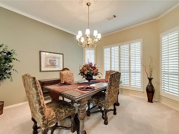 3rd image of 1019 Huntington Dr