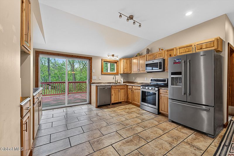 4th image of 86 Washington Avenue