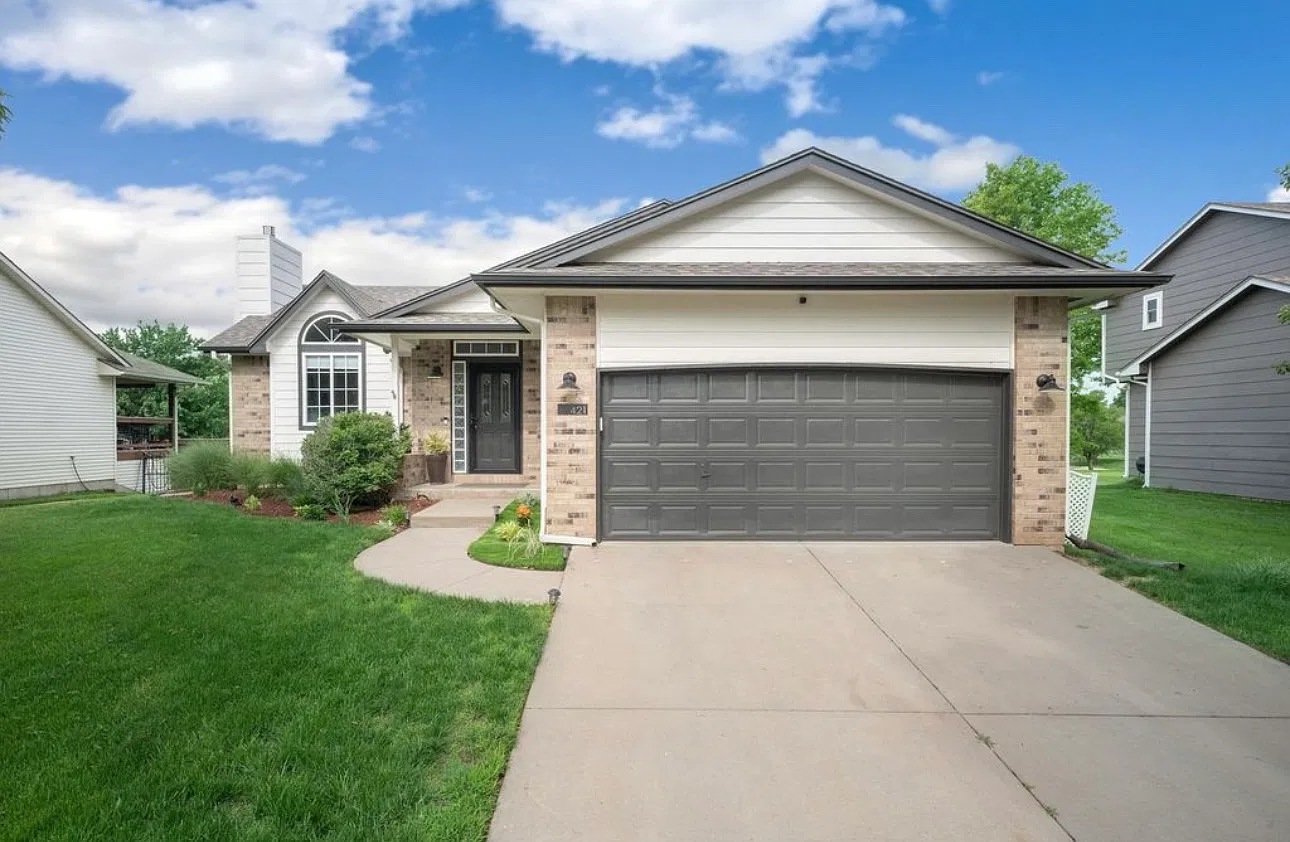421 S Stoney Point Cir — Photo 1