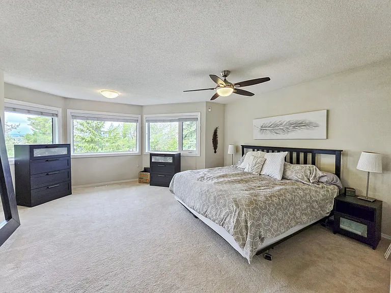 138 Mount Robson Close SE — Photo 31