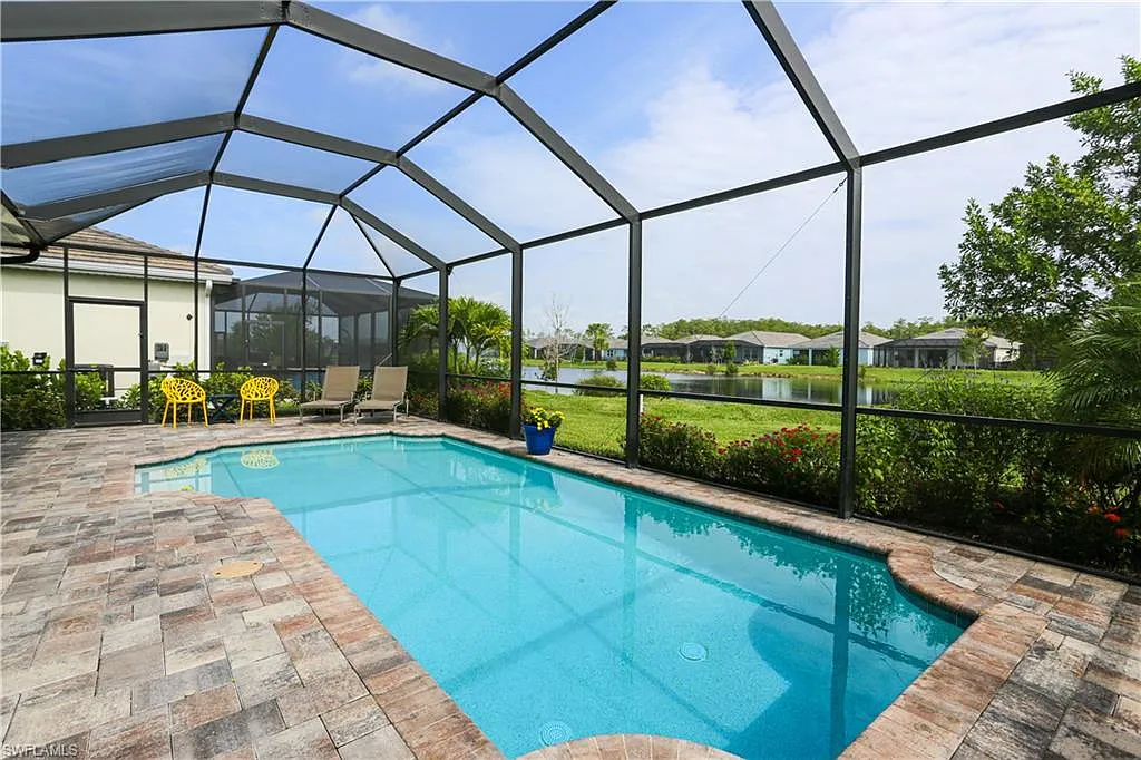 4 bed, 2.0 bath, 2032 sqft, $3,030 — Photo 2
