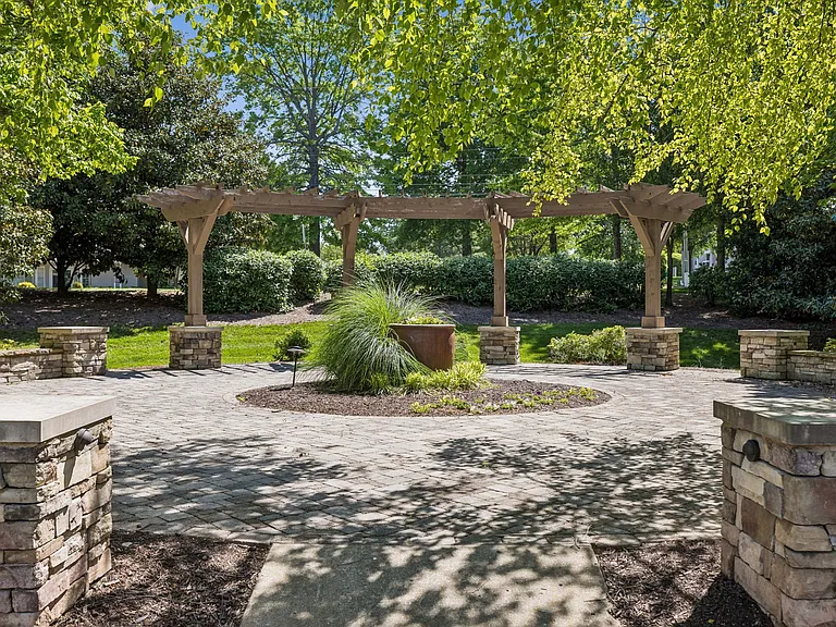 1319 Riverbrook Dr — Photo 49