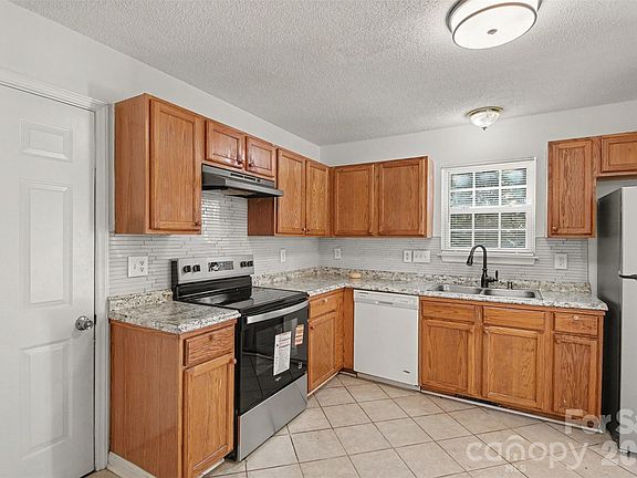 4th image of 1606 Dendy Ln