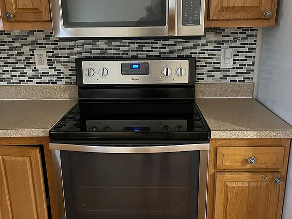 3rd image of 25 Townhouse Dr