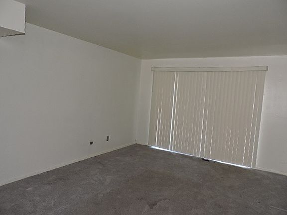3rd image of 15325 Chicago St #4