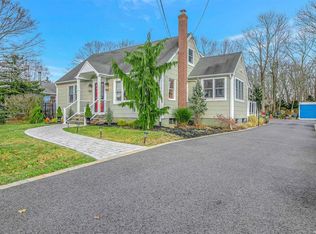 129 Orchard Rd, East Patchogue, NY 11772