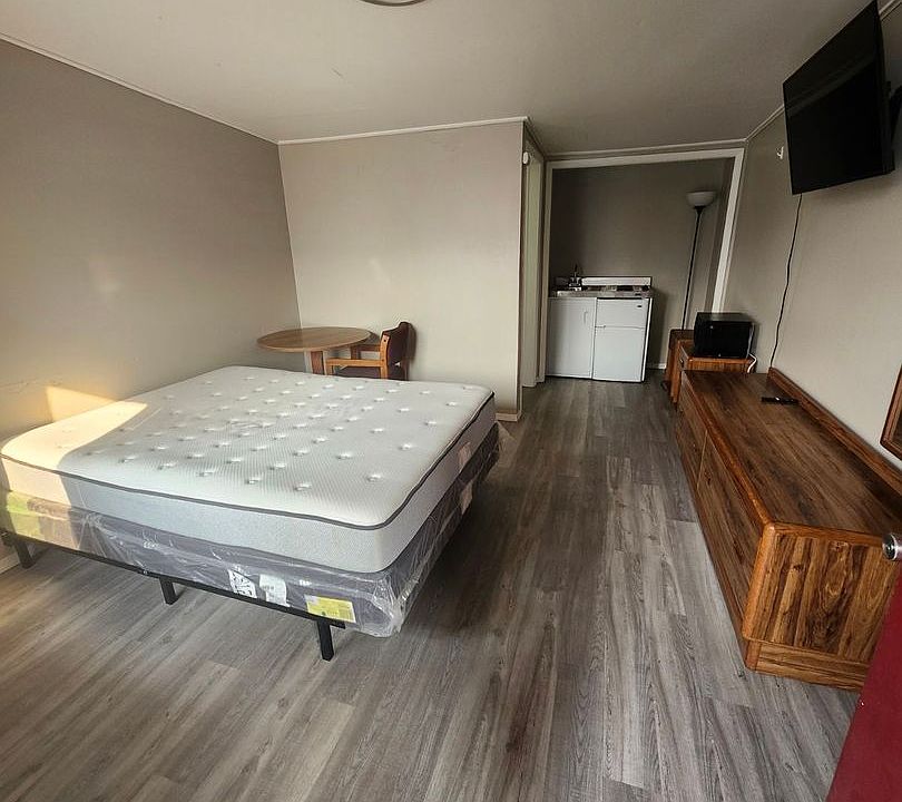 2nd image of 216 3rd St #8