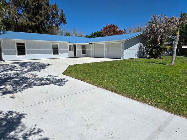 320 Chamberlain Blvd