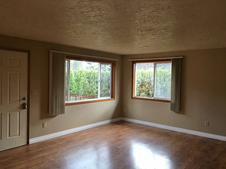 2780 Oxford St — Photo 2