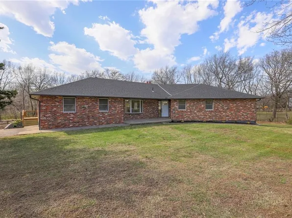 907 S State Route J, Peculiar, MO 64078