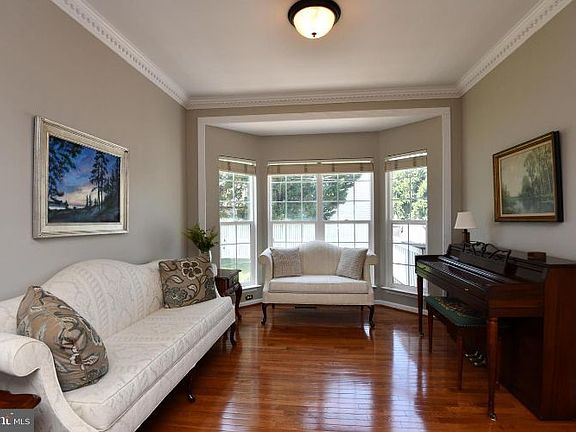 5th image of 9639 Looking Glass Ct