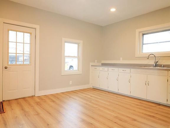 4th image of 45 N Railroad St