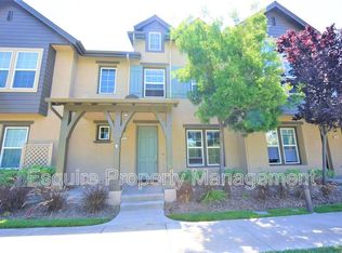 363 Feather River Pl, Oxnard, CA 93036