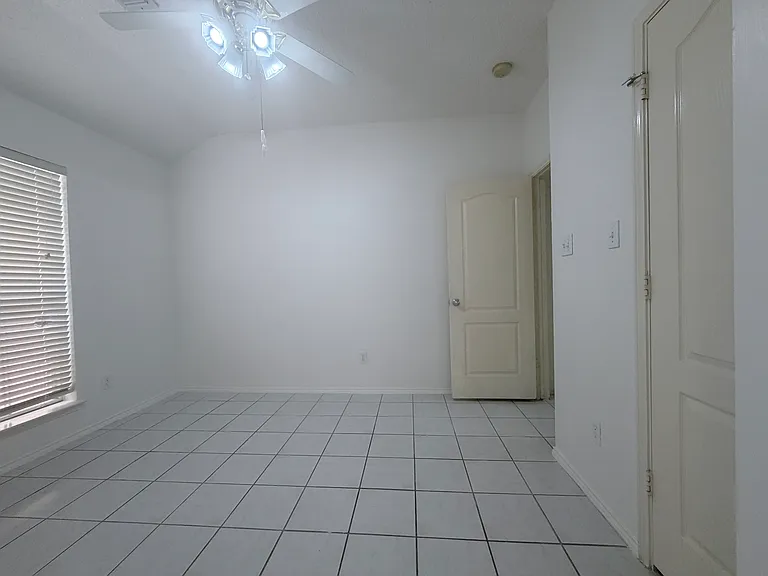 2207 Hickory Wood Trl — Photo 10