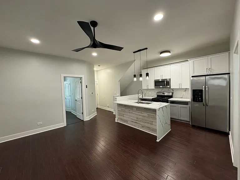 2440 W Iowa St #1F — Photo 6