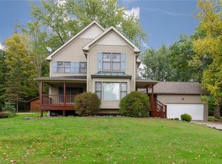 38 Paw Paw Lake Dr, Chagrin Falls, OH 44022